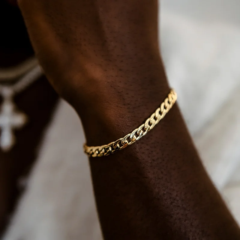 Curb Chain Bracelet in Yellow Gold- 6mm