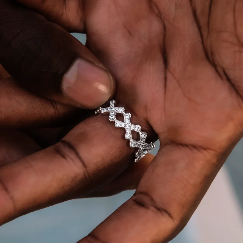 Pave Skull Ring in White Gold Vermeil